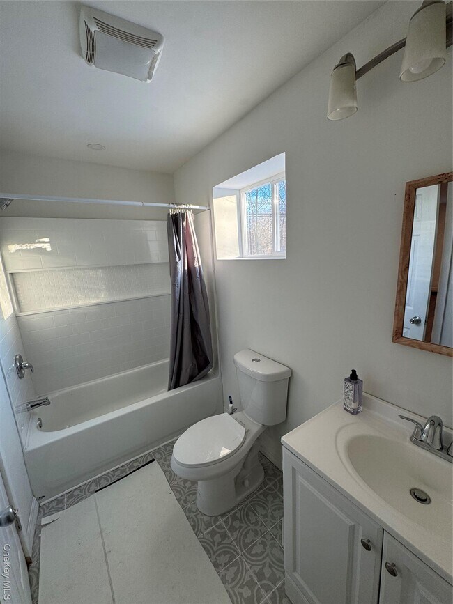 Building Photo - 16 Rock Hill Rd