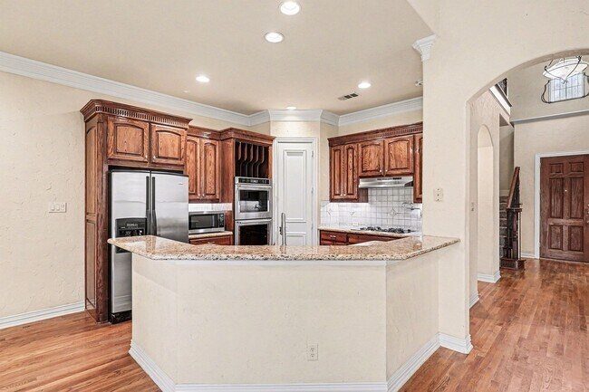 Building Photo - Beautiful home with classic styling, minutes away from Uptown, Oak Lawn, Cityplace, and Lower Gre...