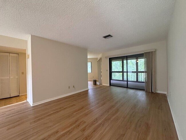 Building Photo - 2/2 in Woodhaven of Palm Coast
