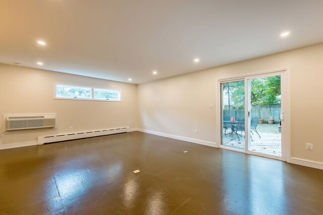 Building Photo - Classic Chevy Chase Charm in NW DC Availab...