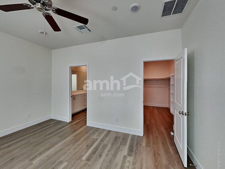 Building Photo - 525 Speckled Orchid Pl