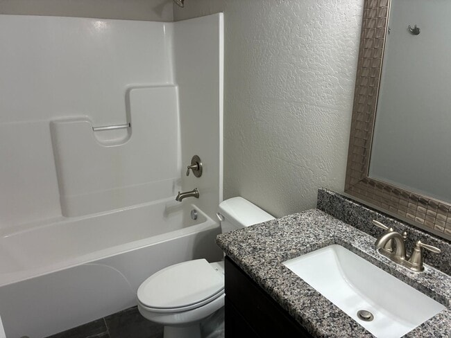 Building Photo - Beautiful 3 bedroom, 2 bath, 2 car garage duplex in Ozark! Spacious, granite with open / split be...