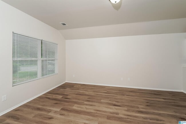 Building Photo - 537 Fox Run Cir