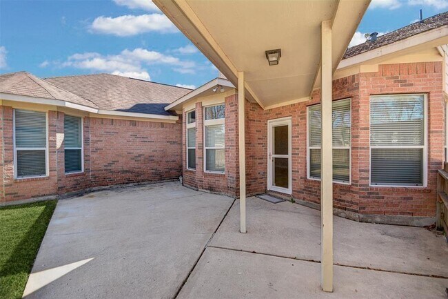 Building Photo - 214 Spring Lakes Haven