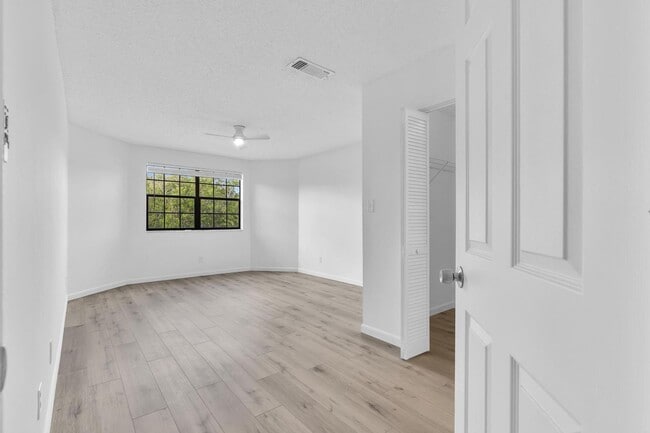 Building Photo - Beautiful 3 bedroom 2 bath condo in Coral Springs