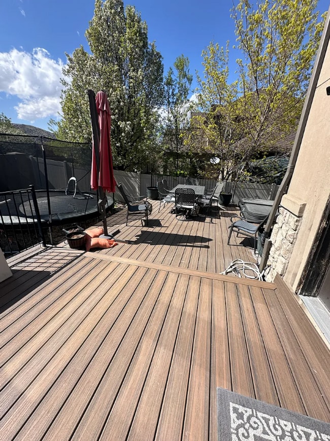 Building Photo - 6 Bed/3.5 Bathroom house in Herriman