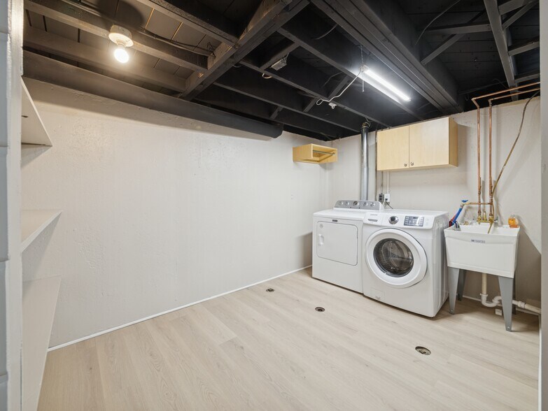 Building Photo - 26805 Richard Dr