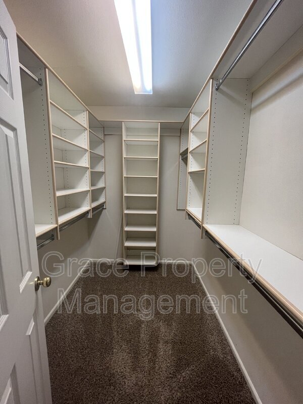Building Photo - 5337 S Killarney St