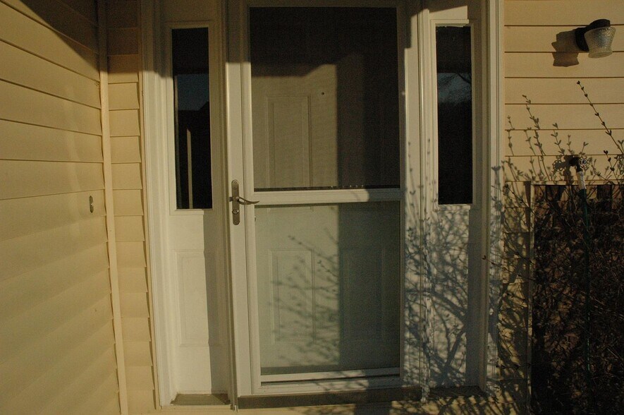 Entryway - 3991 Whiting Ln NE