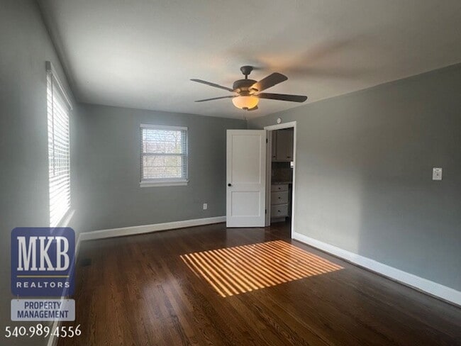 Building Photo - 6221 Shady Acres Dr