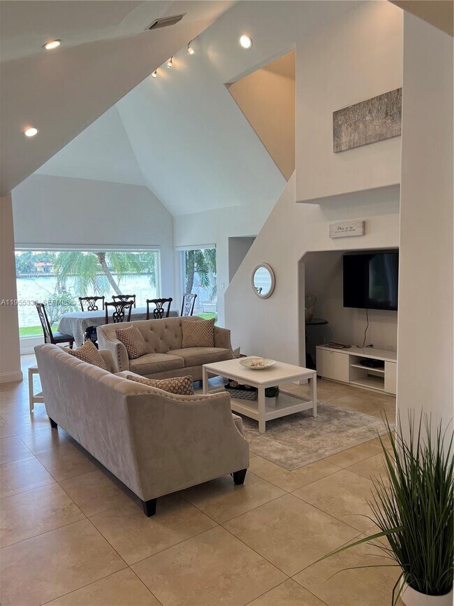 Building Photo - 7601 Beach View Dr