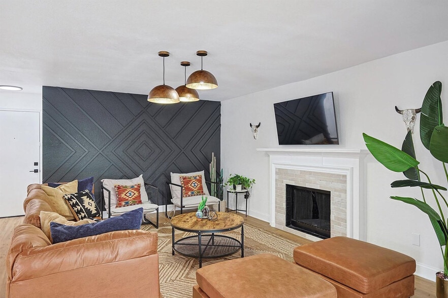 Building Photo - 6872 Greenleaf Dr