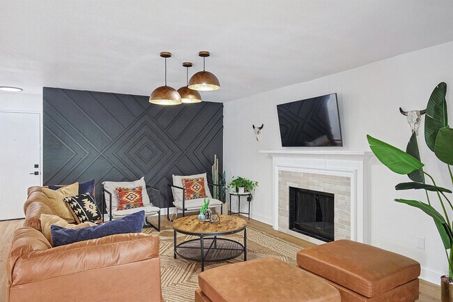 Building Photo - 6872 Greenleaf Dr