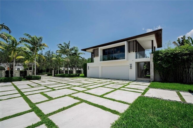 Building Photo - 9000 SW 63rd Ct