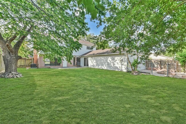 Building Photo - 7003 Huntbrook Dr