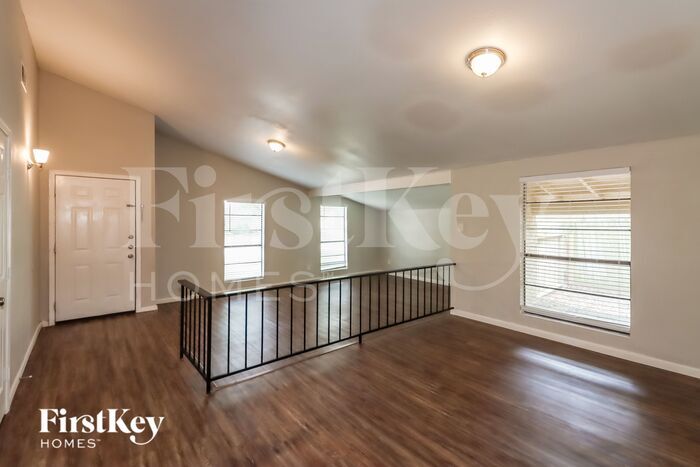 Building Photo - 5111 Karenbeth Dr