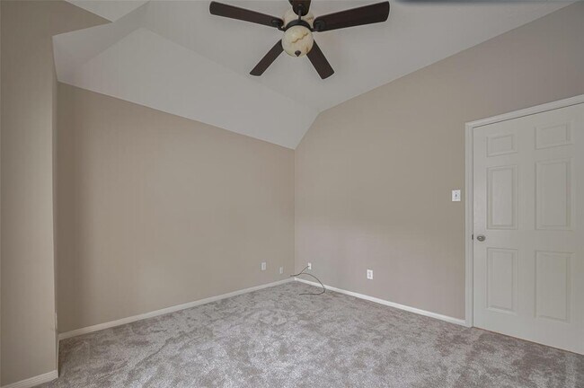 Building Photo - 9502 Willow Crossing Dr