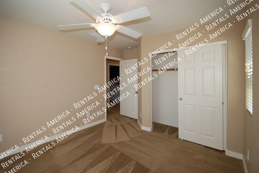 Building Photo - 8959 W Northview Ave