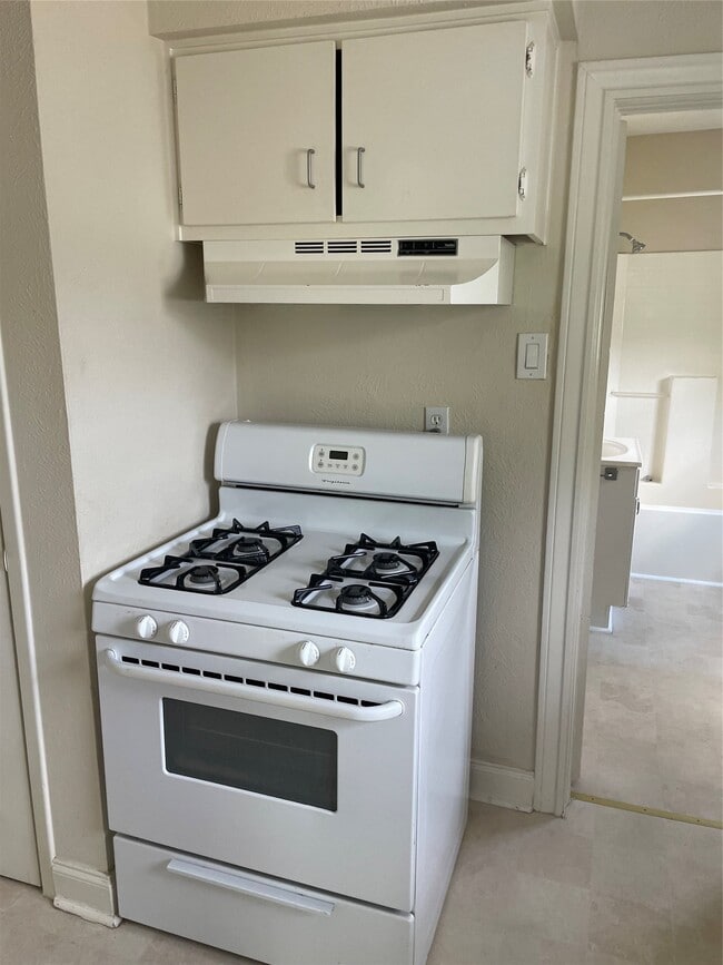 Building Photo - 2030 Bissonnet St