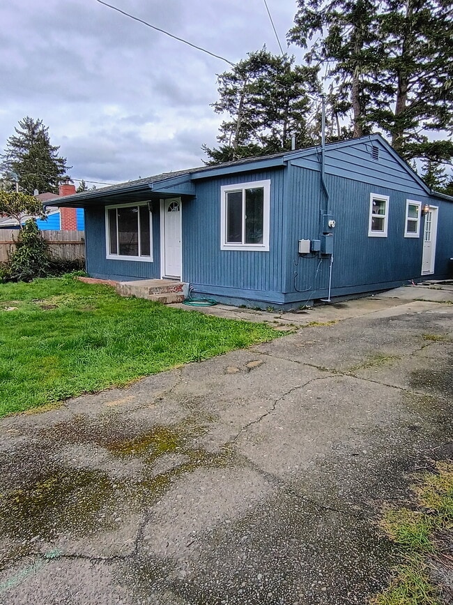 Building Photo - 455 N Cammann St