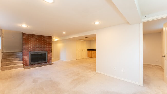 Building Photo - 15323 SE 42nd St