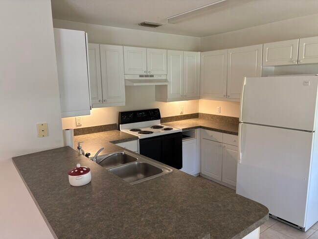 Building Photo - 381 Del Monte Rd