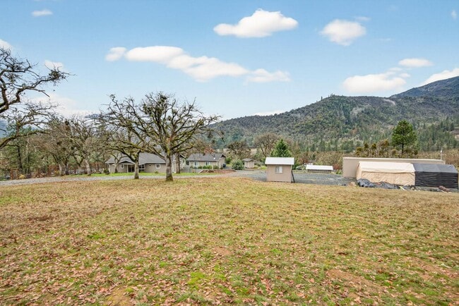 Building Photo - 860 Humbug Creek Rd