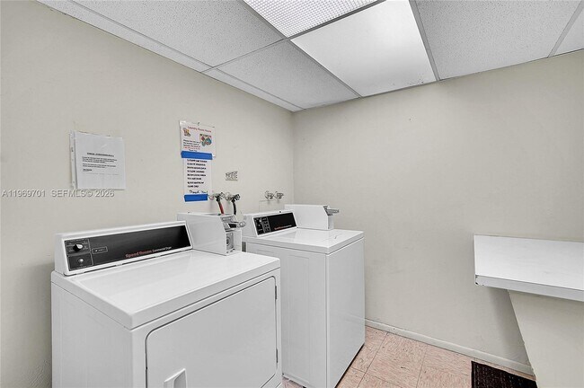 Building Photo - 1681 NW 70th Ave