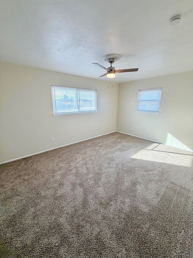 Building Photo - 3701 Spruce Ave