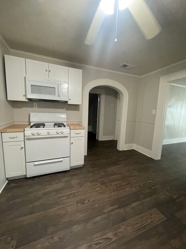 Building Photo - 501 Rockdale St