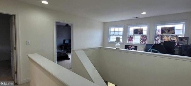 Building Photo - 74 Redstone Ct