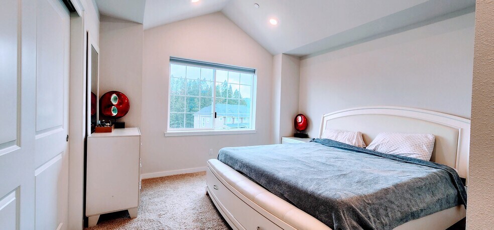 Master Bedroom - 16065 NW Frog Ln