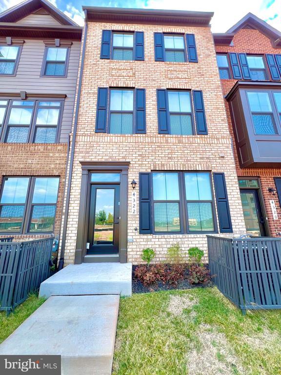 Building Photo - 4322 Ellipse Ter