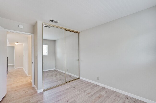 Building Photo - 6651 Bunker Hill Ct