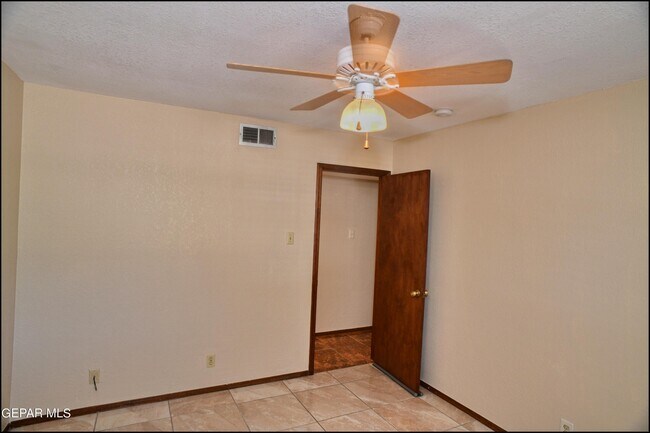 Building Photo - 11600 Casa View Dr
