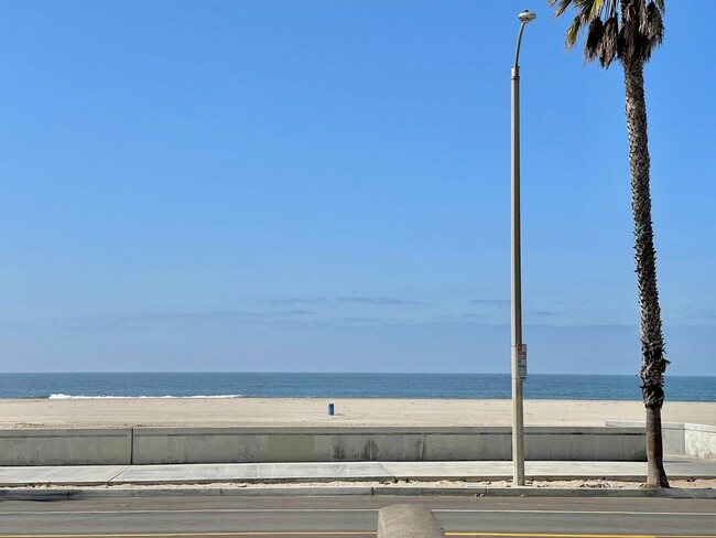 Building Photo - Surfside I | 2 Bedroom + 1.5 Bathroom with...