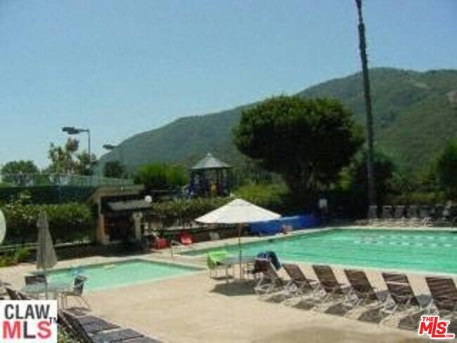 Building Photo - 1337 Avenida de Cortez