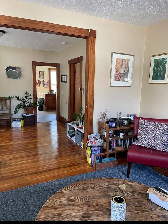 Building Photo - 14 Bardwell St