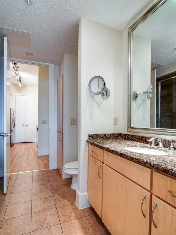 Building Photo - Available NOW! 2-Bed/2-Bath Hillsboro/Belmont