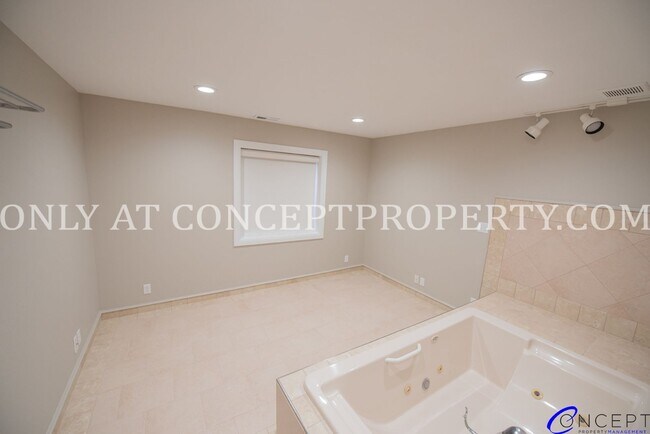 Building Photo - Attractive 4 Bed 3 Bathroom Home: Backing Park - 2 Car Garage
