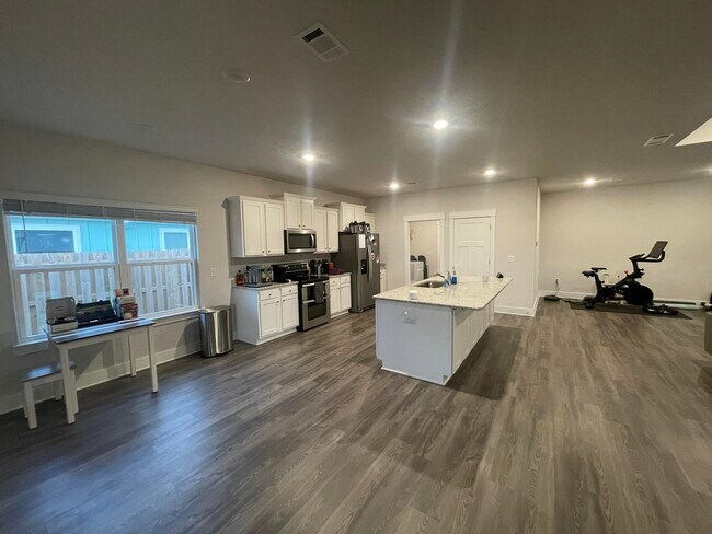 Building Photo - 6172 Forest Bay Ave