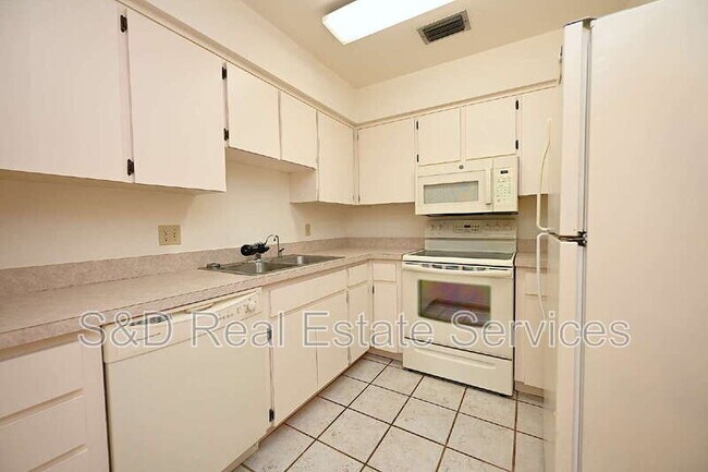 Building Photo - 848 Mikasuki Dr