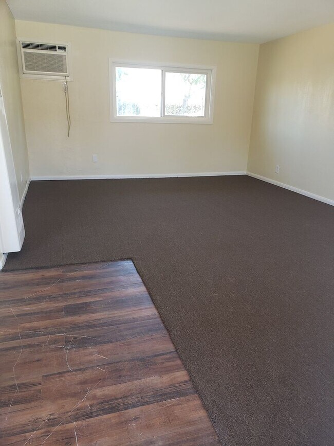 Building Photo - 1 bedroom 1 bath - MOVE IN SPECIAL- 1 MONTH FREE