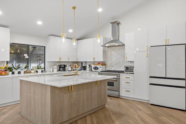 Building Photo - 845 NE Mulberry Dr