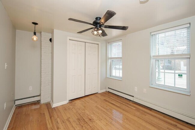 Building Photo - 547 1st St