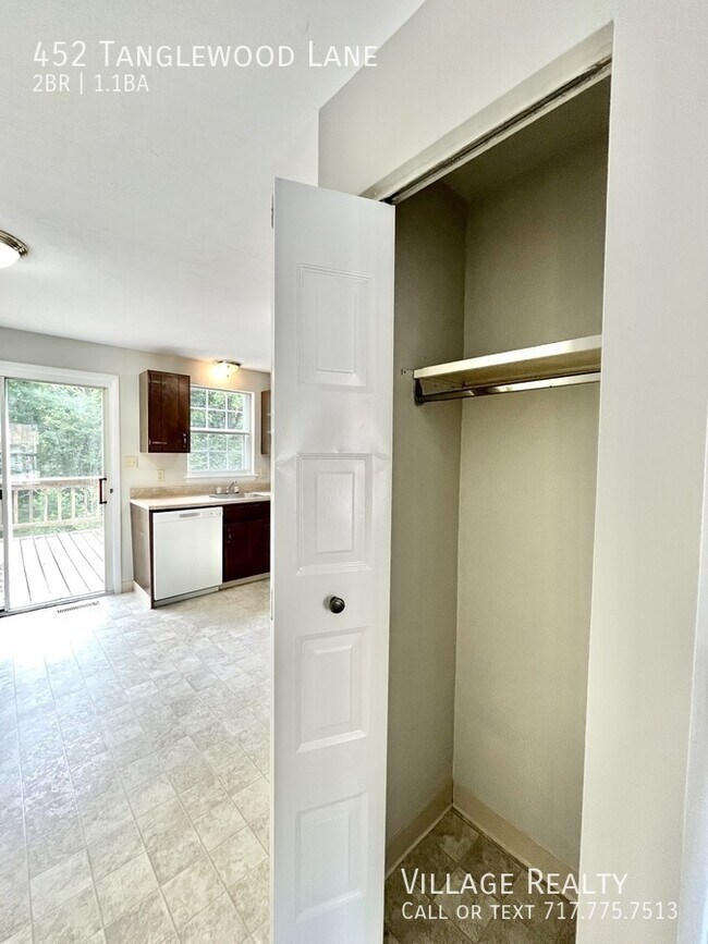 Building Photo - 452 Tanglewood Ln