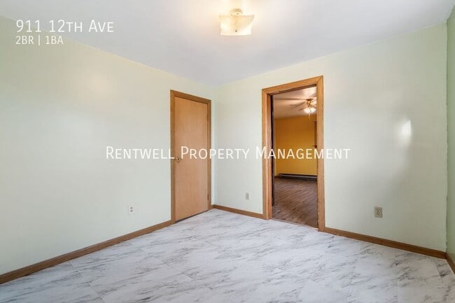 Building Photo - 911 12th Ave