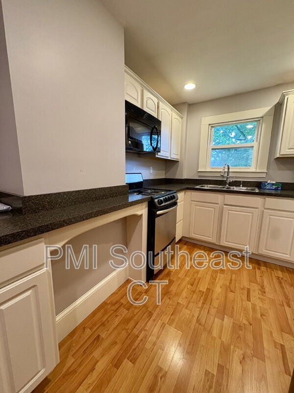 Building Photo - 50 Meridian St