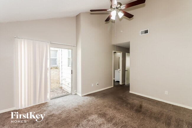 Building Photo - 13830 Walnut Hollow Ln