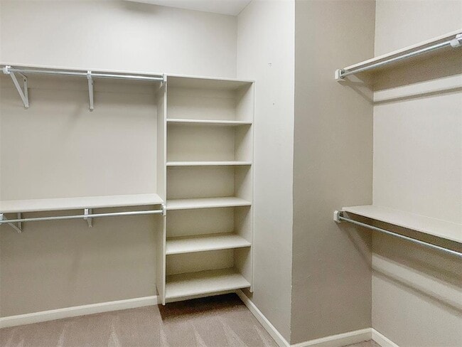 Building Photo - 2208 Kavanaugh Blvd